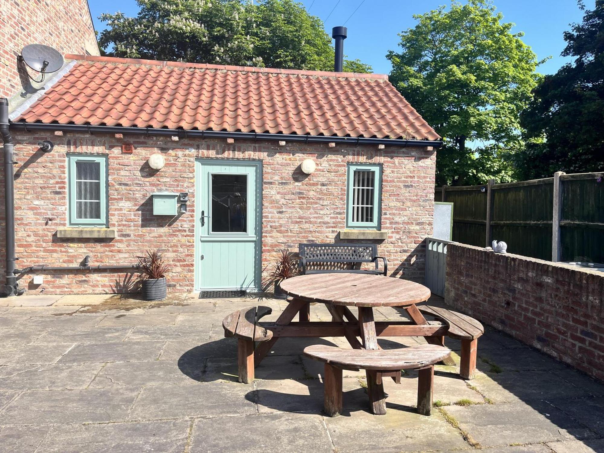 Cosy Village Location - One Bedroom Barn Barmston Extérieur photo